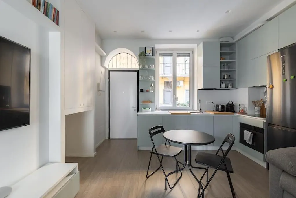 Cozy Apartment: Fioravanti12 Milan 0*,  Italy