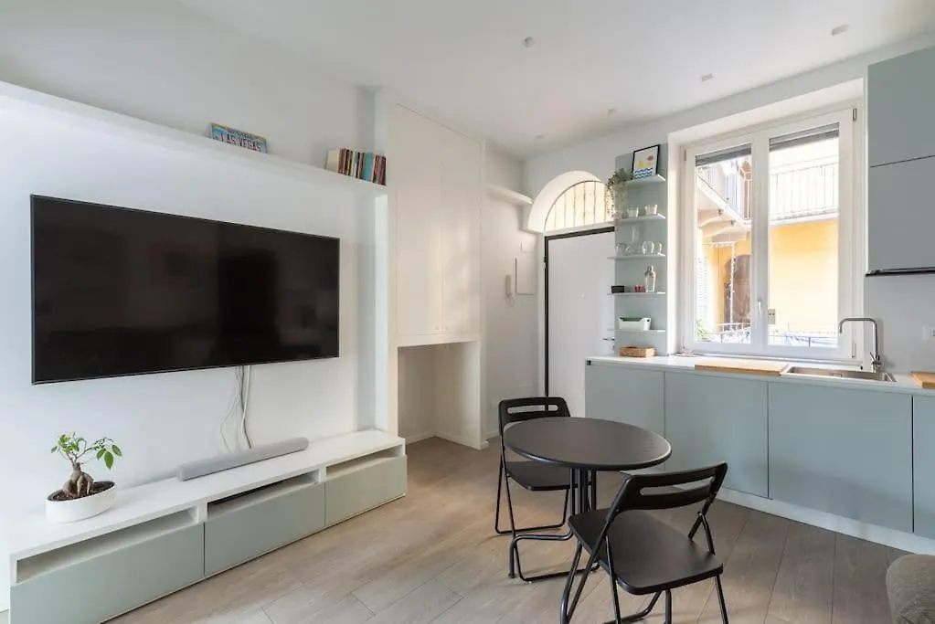 Cozy Apartment: Fioravanti12 Milan Apartment