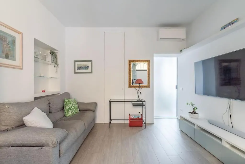 Apartment Cozy Apartment: Fioravanti12 Milan Italy